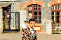 Chinese man in a very coloful dress - Qingdao - China Chinese man in a very coloful dress - Qingdao - China.JPG