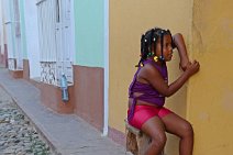 20160413_194152_girl_in_the_streets_of_TRINIDAD_Cuba