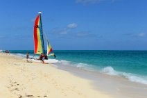 20160412_104620_small_catamaran_boat_at_CAYO_SANTA_MARIA_Cuba