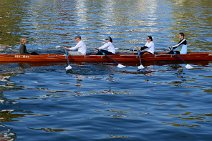 20131019_125440_canoeists_on_Main_river_Frankfurt