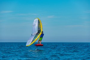 01_3 HYDROFOIL SURFING