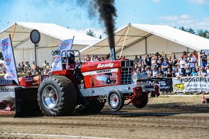 02_2 TRACTOR PULLING