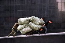 20121024_083836_PEOPLE+WORK_OUTSIDE_WUAI_MARKET_SHENYANG