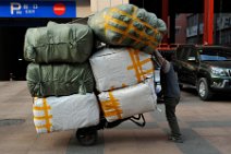 20121024_084043_PEOPLE+WORK_OUTSIDE_WUAI_MARKET_SHENYANG