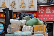 20121024_084356_PEOPLE+WORK_OUTSIDE_WUAI_MARKET_SHENYANG