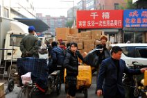 20121024_084615_PEOPLE+WORK_OUTSIDE_WUAI_MARKET_SHENYANG