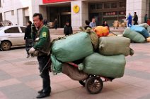 20121024_084707_PEOPLE+WORK_OUTSIDE_WUAI_MARKET_SHENYANG