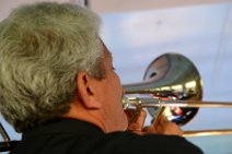 20150606_214446_man_playing_the_trombone_COLOMBIA