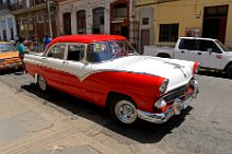 20160420_125600_CLASSIC_CAR_red_in_MATANZAS_Cuba