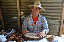 20160407_122837_manufacturing_cigars_on_a_tobacco_farm_near_PINAR_DEL_RIO_Cuba
