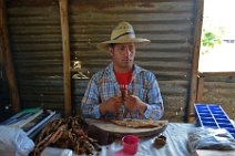 20160407_122924_manufacturing_cigars_on_a_tobacco_farm_near_PINAR_DEL_RIO_Cuba