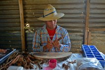 20160407_123235_manufacturing_cigars_on_a_tobacco_farm_near_PINAR_DEL_RIO_Cuba