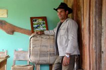 20160407_140107_farm_worker_on_a_tobacco_farm_in_VINALES_Cuba