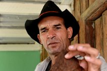 20160407_140200_farm_worker_on_a_tobacco_farm_in_VINALES_Cuba
