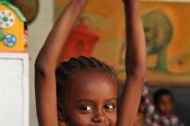 DSC_9005 Szene in einem privaten Kinderhilfsprojekt in Addis Abeba: Kinder beim Sport / Tanzunterricht