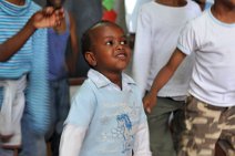 DSC_9045 Szene in einem privaten Kinderhilfsprojekt in Addis Abeba: Kinder beim Sport / Tanzunterricht