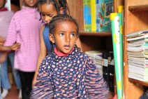 DSC_9048 Szene in einem privaten Kinderhilfsprojekt in Addis Abeba: Kinder beim Sport / Tanzunterricht