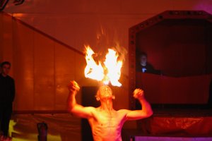 DOCU - ZIRKUS IN TROISDORF FWH