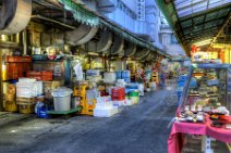 HDR - SHOPS AT TSUKIJI FISHMARKET - TOKYO - JAPAN