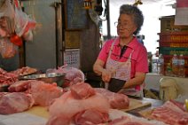 20150226_072317_meat_shop_PAK_KLONG_flower_market_Bangkok