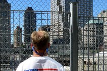 P1250164 Szene am Ground Zero Patriot. Fünf Jahre nach den Anschlägen vom 11. September 2001 findet am und um Ground Zero, dem Platz wo einst das World Trade Center...