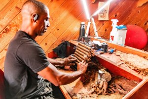 DOCU - CIGAR MANUFACTURING IN YBOR - TAMPA - FL